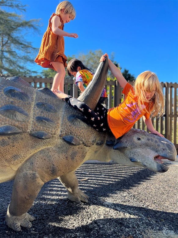 Angylosaur-with-kids.jpg